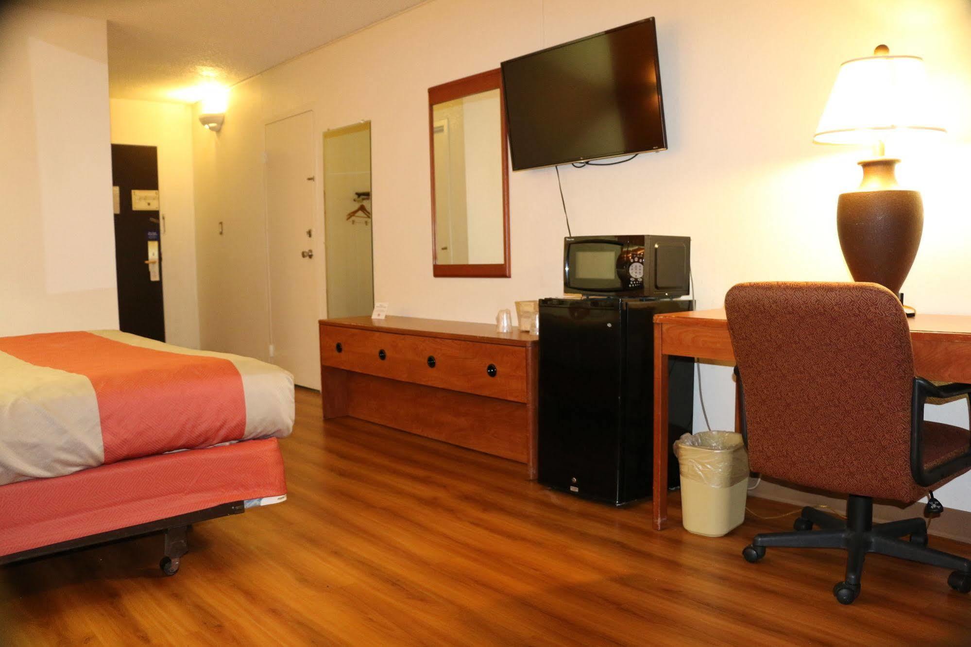 Sky Hotel At Tulsa Airport 外观 照片