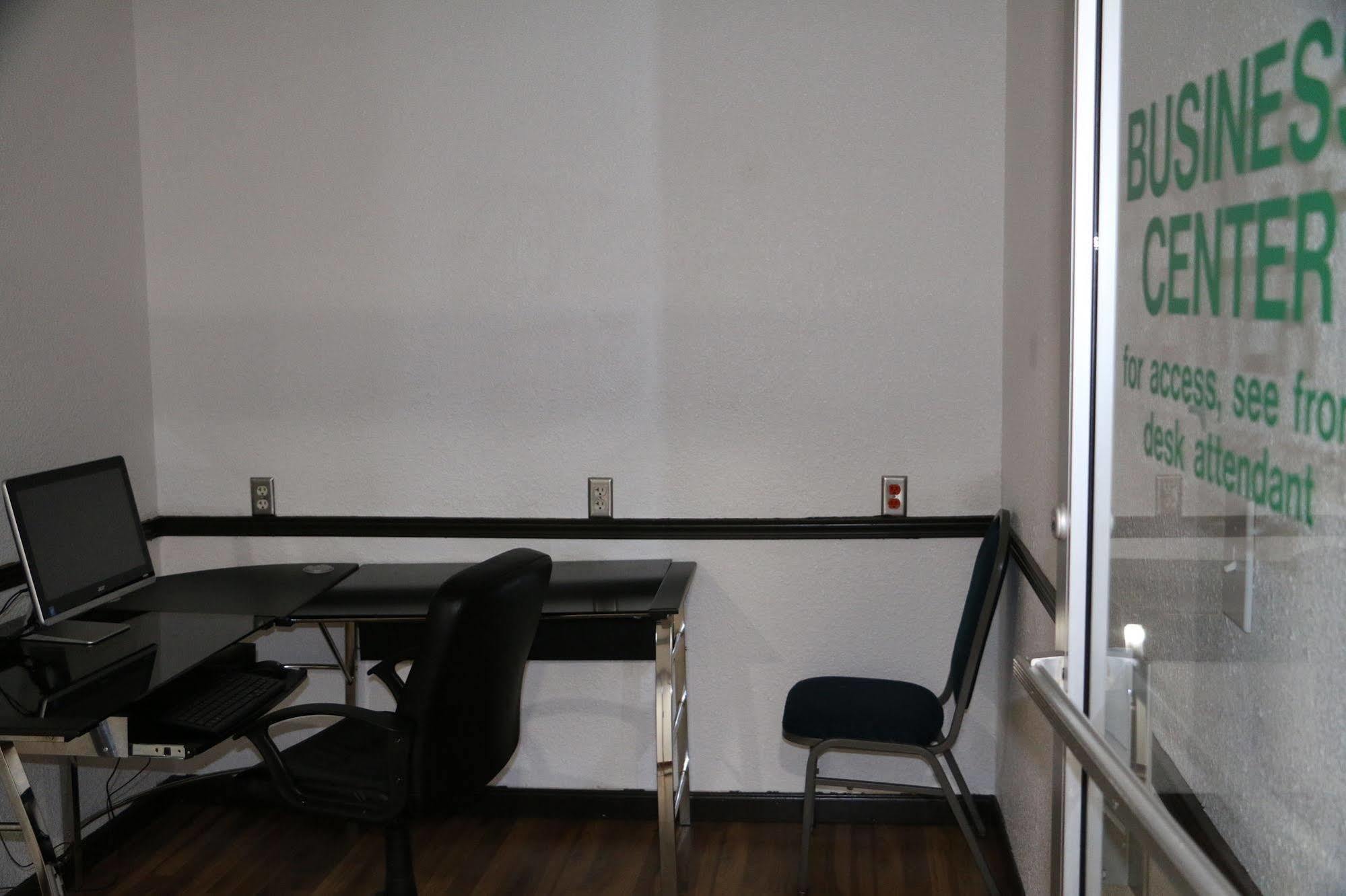 Sky Hotel At Tulsa Airport 外观 照片